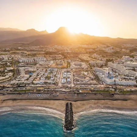 In Ocean Park, Costa Adeje, Tenerife Адехе