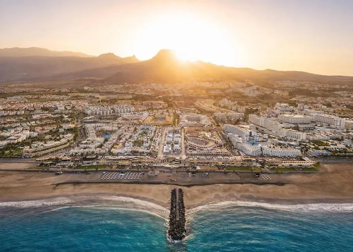 In Ocean Park, Costa Adeje, Tenerife Адехе